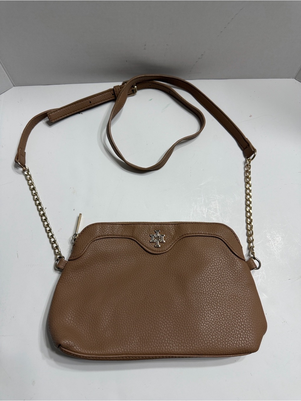 Women’s Tan Crossbody Bag with Gold Chain Accent